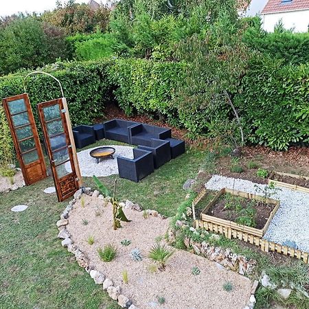 La Taniere Aux Loups Montévrain Exterior foto