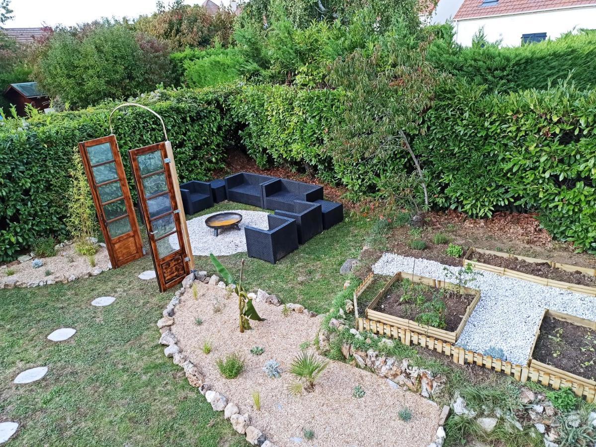 La Taniere Aux Loups Montévrain Exterior foto